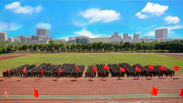武汉三新职业技术学校-军训